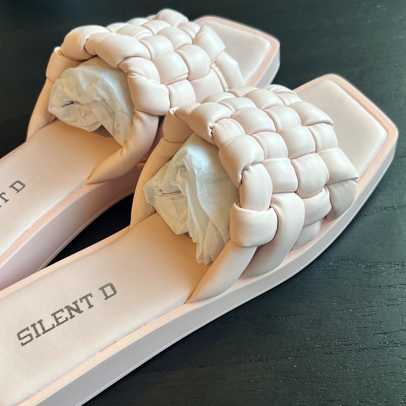 Silent D Shoes - NWT SILENT D
Bronzally Slides - Pale Pink Smooth - Size 40
